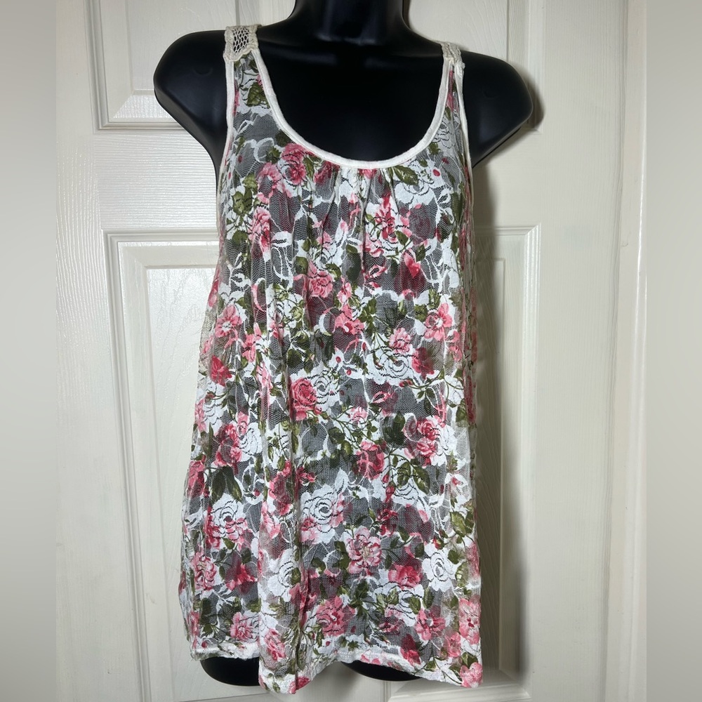Sleeveless Lace Shirt